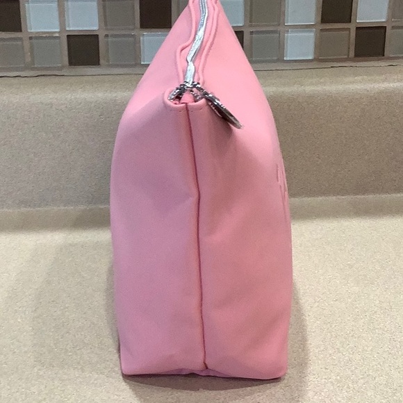 NWOT 💖  iT Cosmetics Large Pink Makeup Bag - Picture 4 of 7